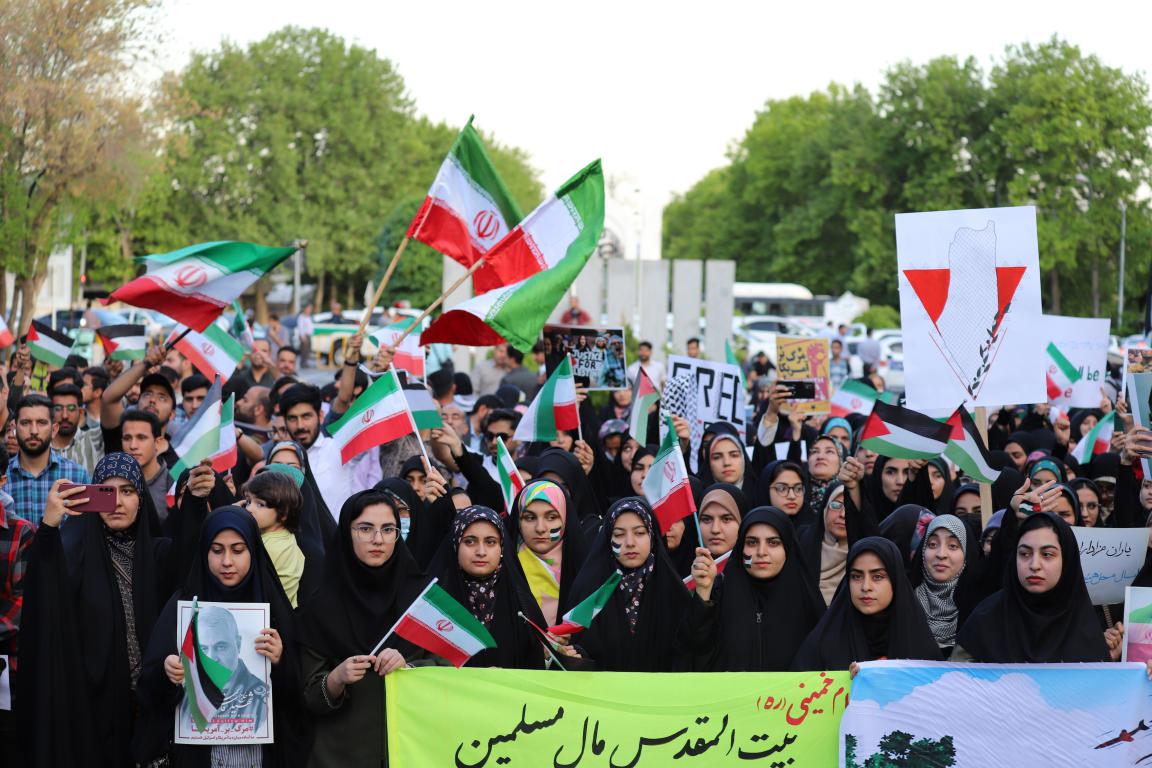 تجمع دانشگاهیان دانشگاه های شیراز، در حمایت از خیزش دانشجویان آمریکا و اروپا