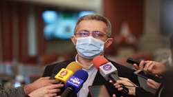 مکمل های مورد تایید طب ایرانی در موارد سرپایی کرونا می تواند استفاده شود/ وارد پیک ششم نشده ایم