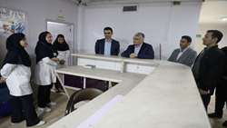 بازدید معاون درمان دانشگاه علوم پزشکی شیراز از روند ارائه خدمات درمانی در یکی از بیمارستان‌های شیراز