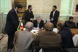 سیزدهمین میز خدمت در مسجد وکیل شیراز برپا شد