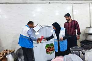 بازدید شبانه از مراکز تهیه و توزیع مواد غذایی در فیروزآباد