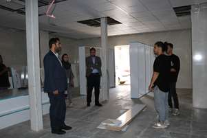 معاون غذا و داروی دانشگاه علوم پزشکی شیراز از پروژه در حال ساخت داروخانه ویژه بازدید کرد