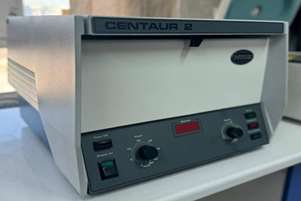 اهدای یک دستگاه سانترفیوژ به واحد آزمایشگاه بیمارستان حضرت علی اصغر(ع)