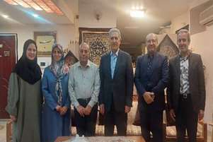 تجلیل رئیس دانشگاه علوم پزشکی شیراز از خدمات ارزشمند یکی از اساتید پیشکسوت