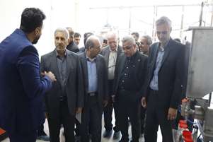 بازدید رئیس دانشگاه علوم پزشکی شیراز از خطوط تولید محصولات سلامت‌محور در پارک علم و فناوری سلامت