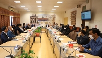 رئیس دانشگاه علوم پزشکی شیراز با اعضای گروه فیزیک پزشکی دیدار کرد
