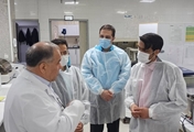 بازدید رییس پارک فناوری سلامت شیراز از خط تولید کیت های تشخیصی در حوزه سلامت