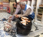 کشف ۳۰ کیلوگرم مواد غذایی تاریخ گذشته از یک واحد صنفی در روستای «گوری» فراشبند