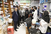 بازدید معاون غذا و دارو دانشگاه علوم پزشکی شیراز از یک بیمارستان و یک داروخانه در شیراز به روایت تصویر