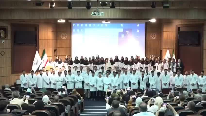 روایتی از آیین روپوش سفید دانشجویان پزشکی ورودی بهمن ۱۴۰۰ با حضور رییس دانشگاه علوم پزشکی شیراز 