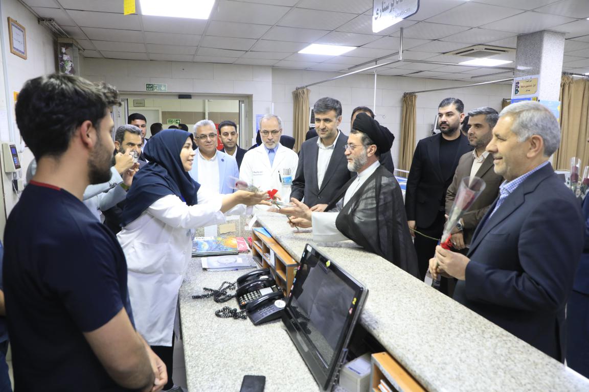 تقدیر رئیس کل دادگستری استان فارس، رییس دانشگاه علوم پزشکی شیراز  و دادستان عمومی و انقلاب مرکز استان فارس از پرستاران بیمارستان قلب الزهرا (س) و کودکان شهید حجازی به مناسبت روز پرستار از نگاه دوربین / آبان 1404