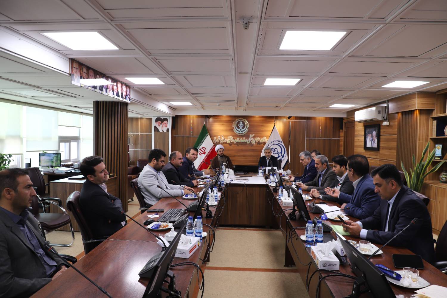 دکتر هاشمی رییس دانشگاه