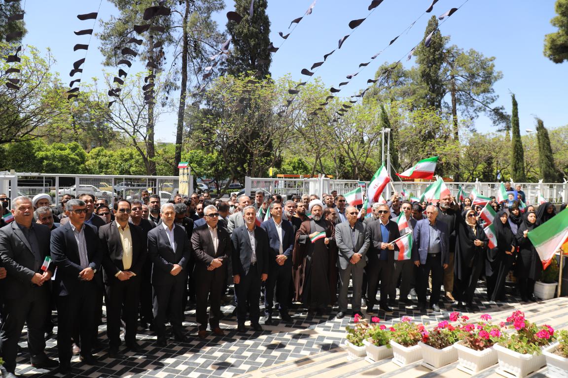 تجمع بزرگ دانشگاهیان و کادر سلامت فارس در محکومیت حملات به مراکز درمانی و علمی کشور به روایت تصویر