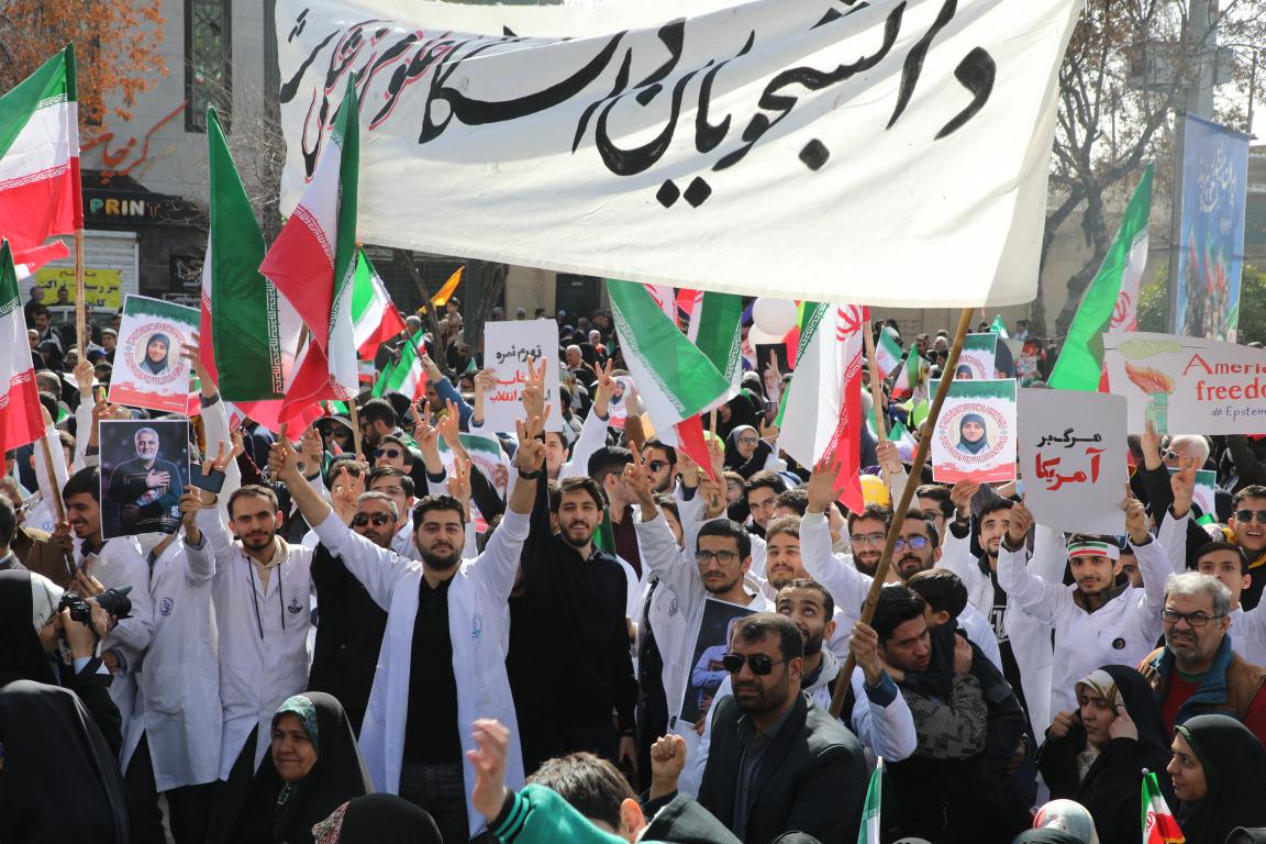 حضور پرشور دانشگاهیان علوم پزشکی شیراز در راهپیمایی یوم الله 22 بهمن 1404 به روایت تصویر